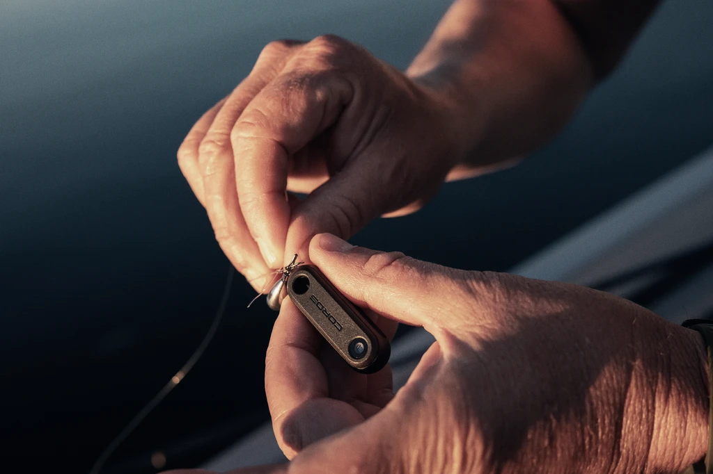 tying on a hydrop with a weight