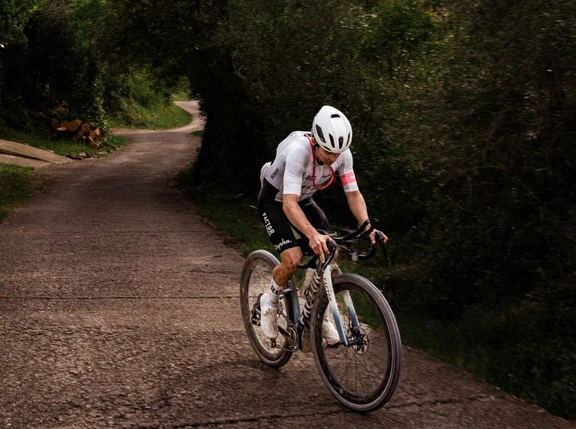 victor bosoni riding at traka360